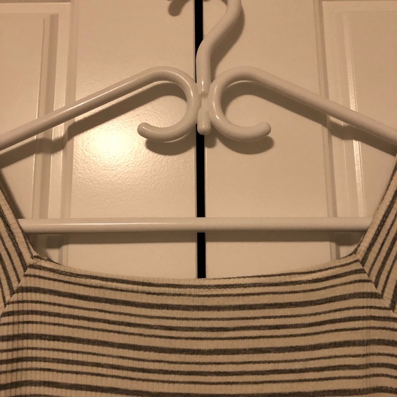 Shoulder Top 💕 - Picture 2 of 5